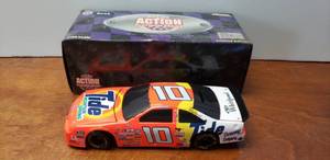 lot 34 image: Action Diecast Ricky Rudd #10 Tide 1997 Thunderbird