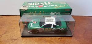 lot 48 image: Action Diecast 124 Ken Schrader #33 Skoal 1997 Monte Carlo, Limited Edition