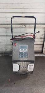 lot 133 image: Solar Model PL3730 6v12v Battery Charger & Engine Starter
