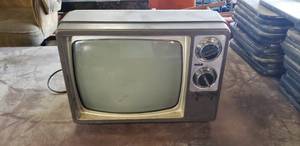 lot 190 image: Vintage RCA Turn-Dial Television
