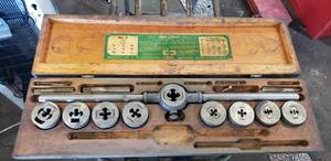 lot 209 image: Little Giant No. 7 Tap and Die Set