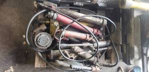 lot 227 image: Large Lot of Hydraulic Rams & Pumps. 4-Ton to 50-Ton