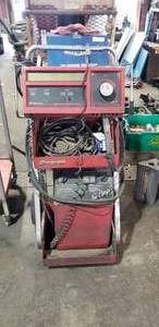 lot 298 image: Snap-On MT1560 Heavy Duty Starting & Charging Systems Testers with Snap-on BC4200 Fast Charger