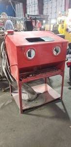 lot 313 image: Sandblasting Cabinet
