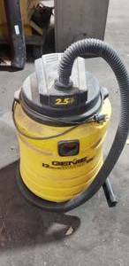 lot 316 image: Genie 12 Gallon 2.5HP WetDry Vac