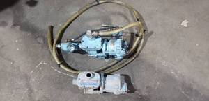 lot 318 image: Lot of 2 OilFuel Vacuum Pumps. Aeroquip FF9330A-01 & Aeroquip Flocs 30A