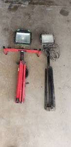 lot 327 image: Lot of 2 Portable Work Lights w Telescoping Stands.  1 LED and 1 Halogen