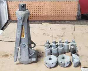lot 342 image: Caterpillar Hose Crimper