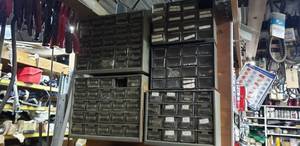 lot 498 image: 5 Hardware Parts Bins with Contents - 98 Total Compartments