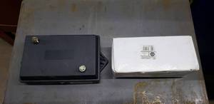 lot 560 image: Electric Junction Block - Primarily for Trailers  THIS ITEM MUST BE PICKED UP WEDNESDAY OR THURSDAY