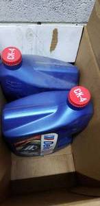 lot 644 image: Box of 2 Gallons of Chevron Delco 15w-40 Conventional Motor Oil for Diesel Engines