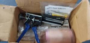 lot 712 image: Duramix Epoxy Gun w Applicators