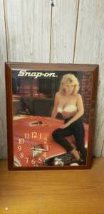 lot 720 image: Vintage Snap-On Wall Clock