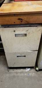 lot 733 image: 2-Drawer File Cabinet w Contents
