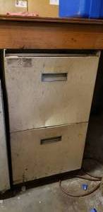 lot 735 image: 2-Drawer File Cabinet w Contents