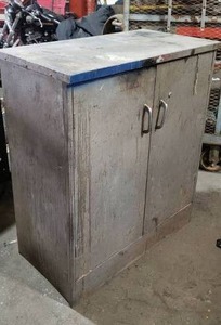 lot 303 image: Metal 2-Door Floor Cabinet w Contents (Cleaning Supplies, Hardware & Coalescing Filter)