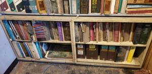 lot 419 image: 2 Shelves of Service and Repair Manuals