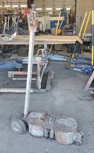 lot 53 image: Gray 30,000 lb Rolling Jack