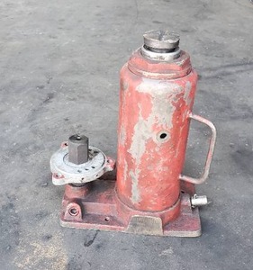 lot 59 image: Hydraulic Bottle Jack