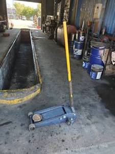 lot 81 image: Napa Professional Rolling Hydraulic Floor Jack, Model 79164202A