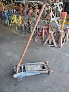 lot 88 image: OTC Model 1731 2 34 Ton Rolling Hydraulic Service Jack