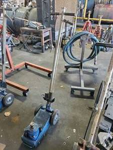 lot 91 image: Heavy Duty Hydraulic Rolling Floor Jack