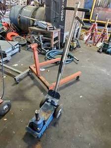 lot 93 image: Heavy Duty Hydraulic Rolling Floor Jack