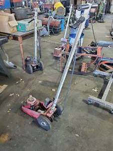 lot 95 image: Heavy Duty Hydraulic Rolling Floor Jack