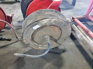 lot 110 image: Retracting Hose Reel w CeilingWall Mount, Spool Only