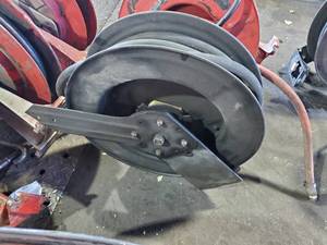 lot 112 image: Retracting Hose Reel w 34 Oil Hose