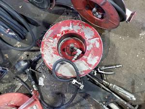 lot 116 image: Retracting Hose Reel w 34 Oil Hose, Meter Gauge Gun & CeilingWall Mount