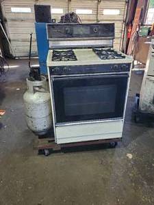 lot 129 image: GE Shop OvenStove w Rolling Dolly, Tank Not Included