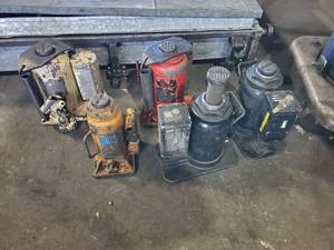 lot 134 image: Lot of 5 Bottle Jacks, 20 Ton & More