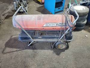 lot 139 image: Daytona 150,000BTU Rolling Fuel Shop Heater