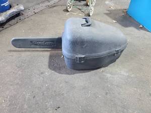 lot 152 image: Poulan Super Clean 2550 Gas Powered Chainsaw