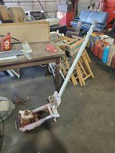 lot 184 image: Heavy Duty Hydraulic Rolling Floor Jack, Needs New Rollers