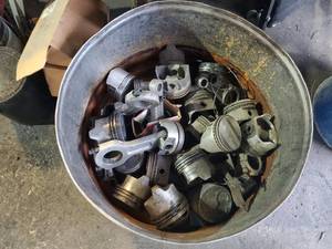 lot 217 image: Large Lot of Pistons