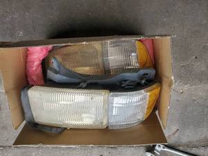 lot 239 image: Pair of 1991-2001 Dodge Ram 1500 OEM Turn Signal and Headlights