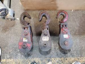 lot 245 image: Lot of 3 Gunnebo Johnson Snatch Blocks