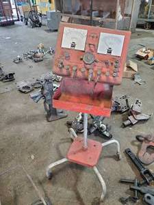 lot 247 image: Vintage Snap-on AVR AlternatorGeneratorStarter Tester w Stand