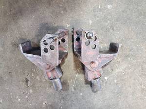 lot 253 image: Heavy Duty Tow truck Spring Hangers