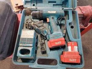 lot 259 image: Makita Cordless Drill Set with 2 Batteries and Charger