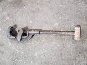 lot 275 image: Large Tubing Cutter, Up to 2 Pipe