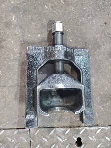 lot 280 image: Tiger Tool Heavy Duty U-Joint RemoverPress
