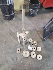 lot 283 image: Engine Sleeve Puller Set