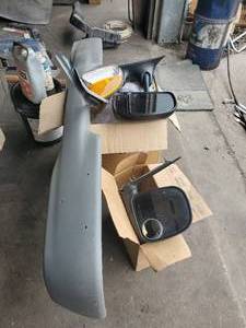 lot 290 image: Truck Parts - Bumper, Side Mirrors, Light