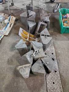 lot 295 image: Lot of 16 Wheel Chocks