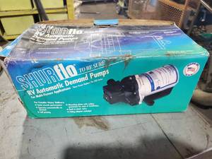 lot 312 image: Shurflo RV Automatic Demand Diampragm Pump, Model 2088-554-444