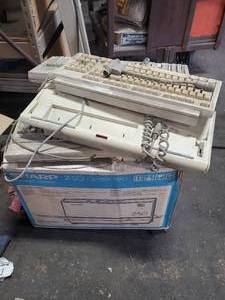 lot 315 image: Lot of Vintage Computer Electronics
