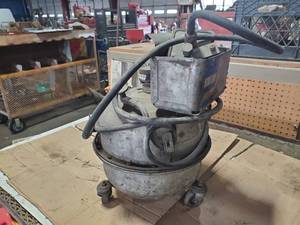 lot 331 image: Blue-Point (Snap-On) Complete Brake Bleeder System, Model BB400